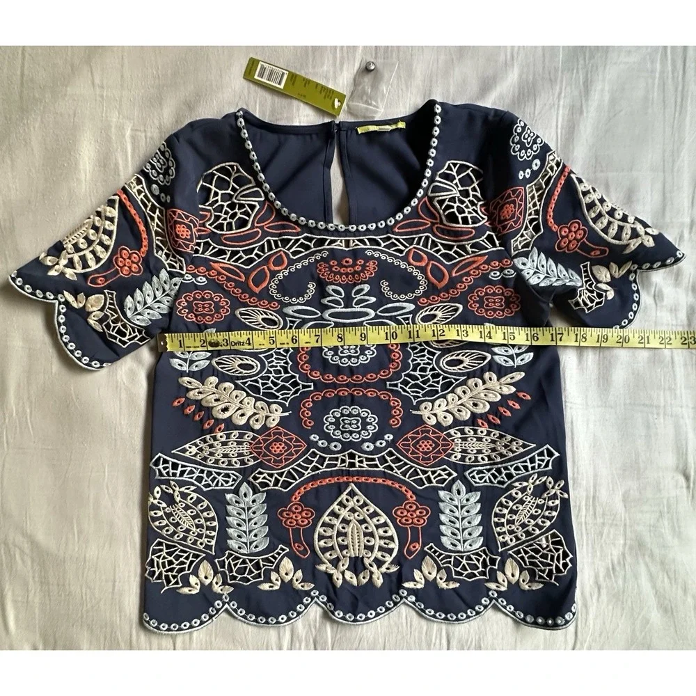 Gianni Bini‎ Embroidered Cut Out Top Small Navy Blue Boho Floral Leaf Scalloped